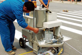 AC-SSTC Self-propelled two-component paint road marking machine