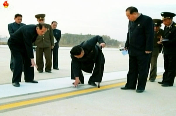 Kim Jong UN Visit Pyongyang Sunan International Airport, Check the Runway Markings