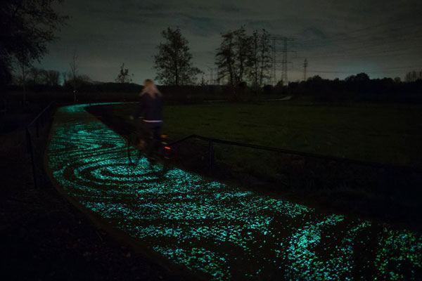 World First Glow in The Dark Bike Paths Set in Netherlands